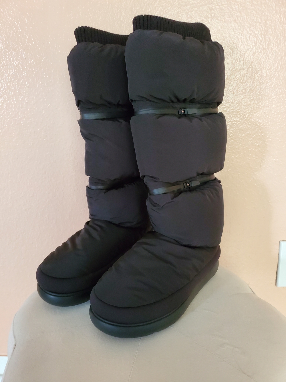 UGG Classic Maxi Ultra Tall Puffer Boots Size 9 Black Convertible